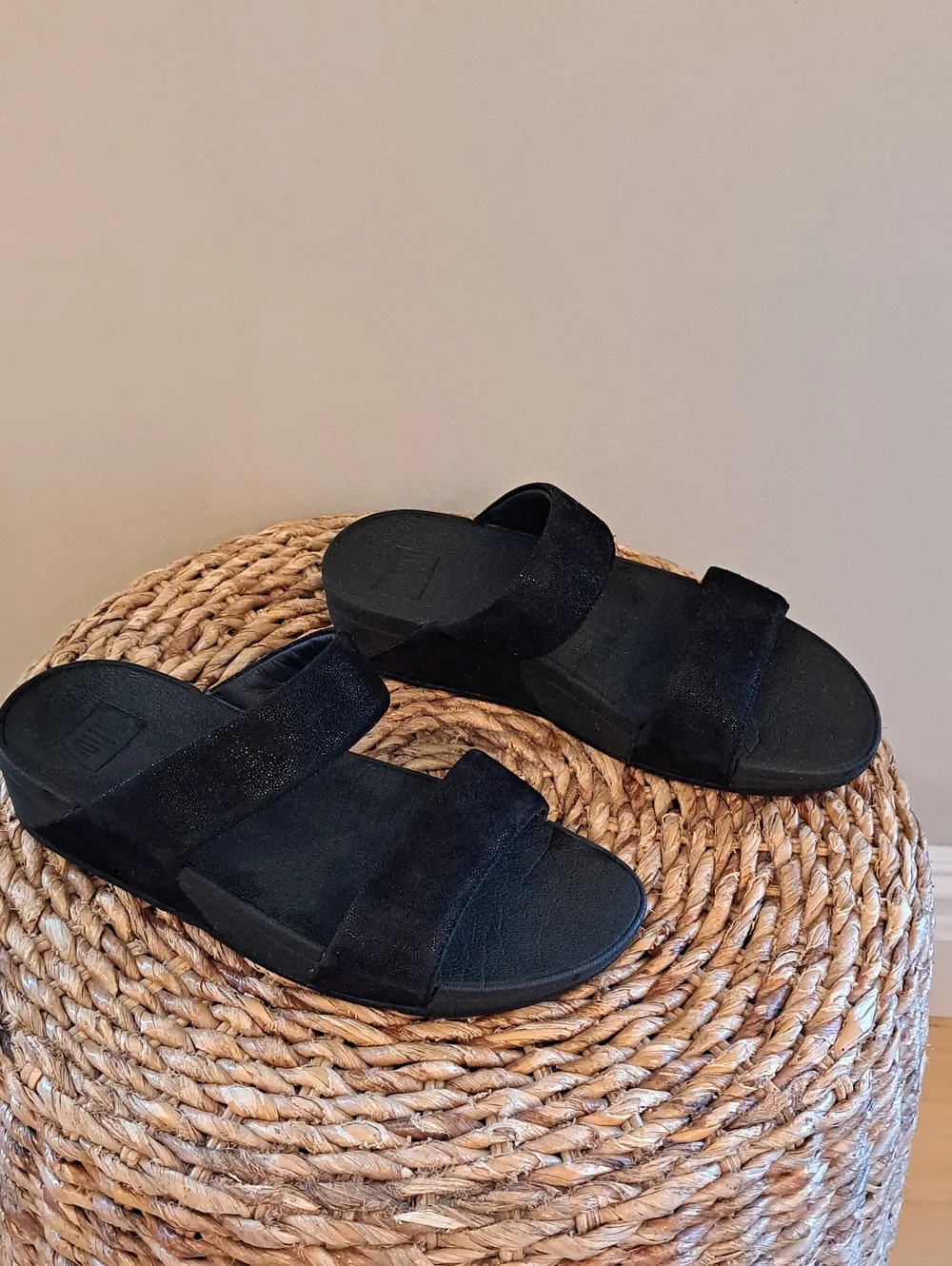 Fitflop Womens Lulu Summer/Athleisure Shimmerlux Suede Slide Sandals 7
